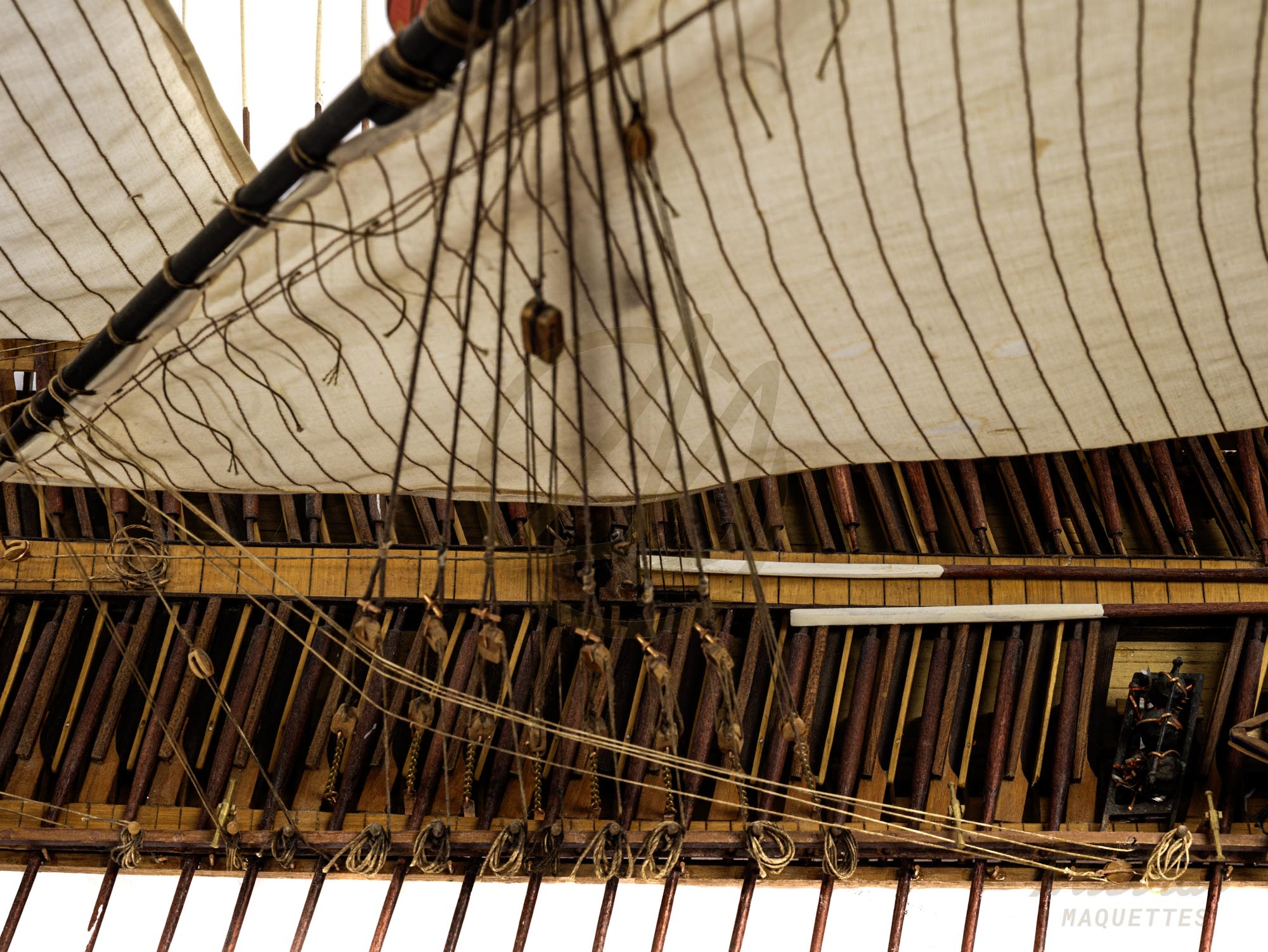 Maquette de la Réale de France en bois détaillée zoom sur le gréement