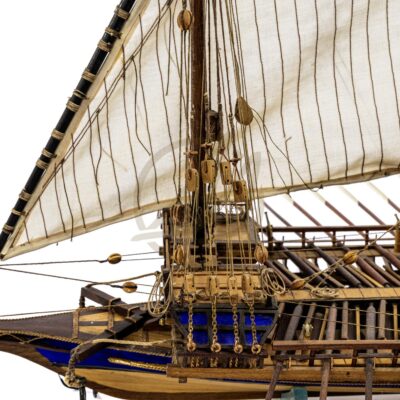 Maquette de la Réale de France haut de gamme vue détaillée du pont et des avirons