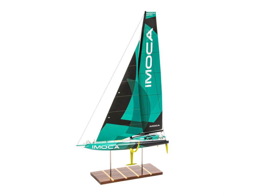 Maquette de l'Imoca - vue d'ensemble - Mistral Maquettes