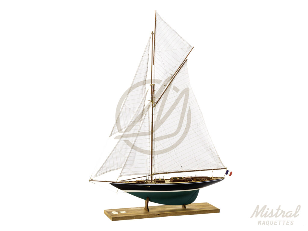 Maquette du Pen Duick de Qualité Musée - Maquette Montée - Mistral Maquettes - Maquette de Bateau Haut de Gamme