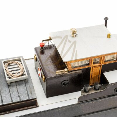Maquette de Péniche Marga · Maquette de Péniche en Bois Déjà Montée · Mistral Maquettes
