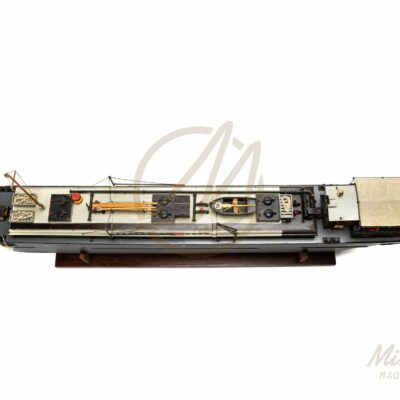 Maquette de Péniche MCA · Maquette de Péniche en Bois Déjà Montée · Mistral Maquettes