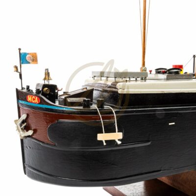 Maquette de Péniche MCA · Maquette de Péniche en Bois Déjà Montée · Mistral Maquettes