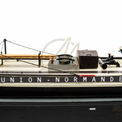 Maquette de Péniche MCA · Maquette de Péniche en Bois Déjà Montée · Mistral Maquettes