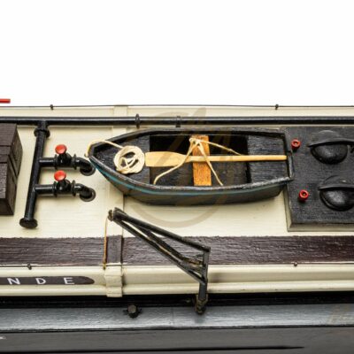 Maquette de Péniche MCA · Maquette de Péniche en Bois Déjà Montée · Mistral Maquettes