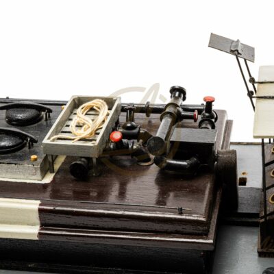 Maquette de Péniche MCA · Maquette de Péniche en Bois Déjà Montée · Mistral Maquettes