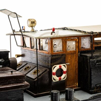 Maquette de Péniche MCA · Maquette de Péniche en Bois Déjà Montée · Mistral Maquettes