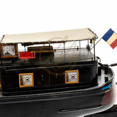 Maquette de Péniche MCA · Maquette de Péniche en Bois Déjà Montée · Mistral Maquettes