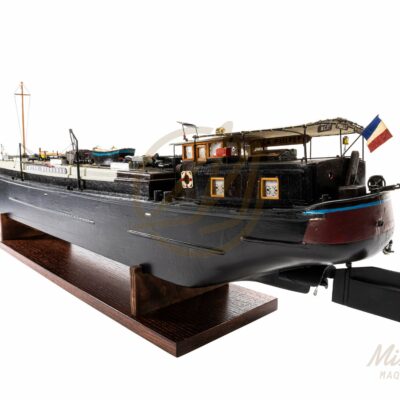 Maquette de Péniche MCA · Maquette de Péniche en Bois Déjà Montée · Mistral Maquettes