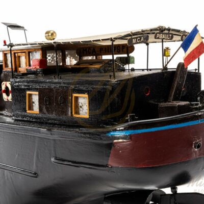 Maquette de Péniche MCA · Maquette de Péniche en Bois Déjà Montée · Mistral Maquettes