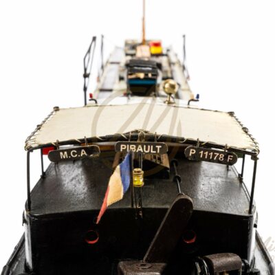 Maquette de Péniche MCA · Maquette de Péniche en Bois Déjà Montée · Mistral Maquettes