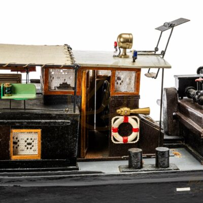 Maquette de Péniche MCA · Maquette de Péniche en Bois Déjà Montée · Mistral Maquettes