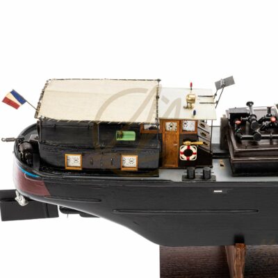 Maquette de Péniche MCA · Maquette de Péniche en Bois Déjà Montée · Mistral Maquettes