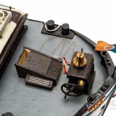 Maquette de Péniche MCA · Maquette de Péniche en Bois Déjà Montée · Mistral Maquettes