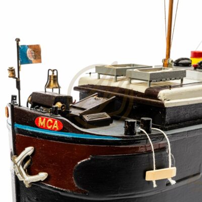 Maquette de Péniche MCA · Maquette de Péniche en Bois Déjà Montée · Mistral Maquettes