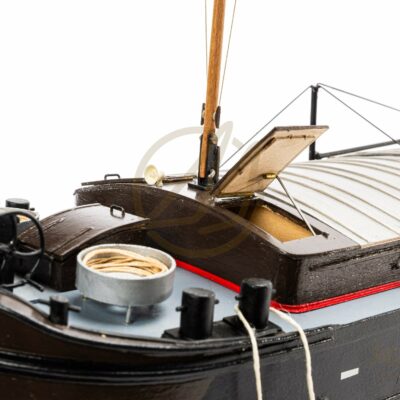 Maquette de Péniche Minos · Maquette de Péniche en Bois Déjà Montée · Mistral Maquettes