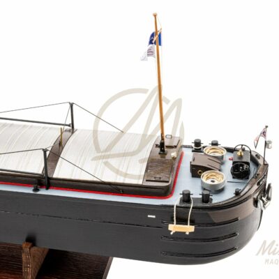 Maquette de Péniche Minos · Maquette de Péniche en Bois Déjà Montée · Mistral Maquettes