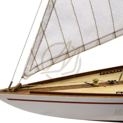 Vue de détail de la Maquette de collection Rainbow 70 cm Qualité Musée – Mistral Maquettes, yacht America’s Cup 1934