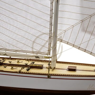 Détails du pont et gréement de la Maquette de collection Rainbow 70 cm Qualité Musée – Mistral Maquettes, yacht America’s Cup 1934