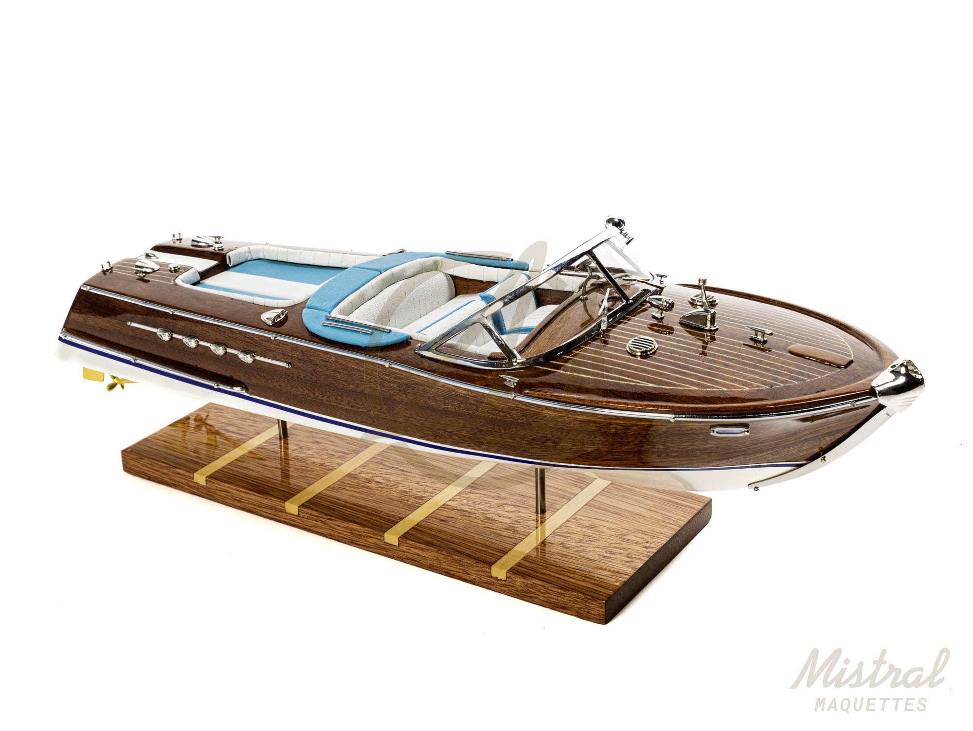 rama 38 cm Maquette de runabout Rama. Bateau en bois d'inspiration des bateau de plaisance Italiens des années 50 et 60. Maquette inspirée de bateau Riva.