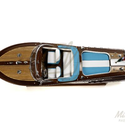 Maquette de runabout Rama 54cm. Bateau en bois d'inspiration des bateau de plaisance Italiens des années 50 et 60. Maquette inspirée de l'Aquarama de Riva.