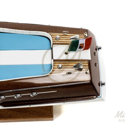 Maquette de runabout Rama 54cm. Bateau en bois d'inspiration des bateau de plaisance Italiens des années 50 et 60. Maquette inspirée de l'Aquarama de Riva.