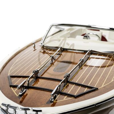 Maquette du Rima - Inspiré des Runabout Italiens des années 2010. Maquette de bateau en bois, finition haut de gamme - Vue du pont