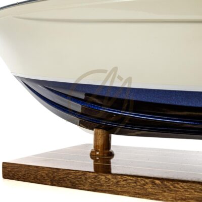 Maquette du Rima - Inspiré des Runabout Italiens des années 2010. Maquette de bateau en bois, finition haut de gamme - Vue de la coque