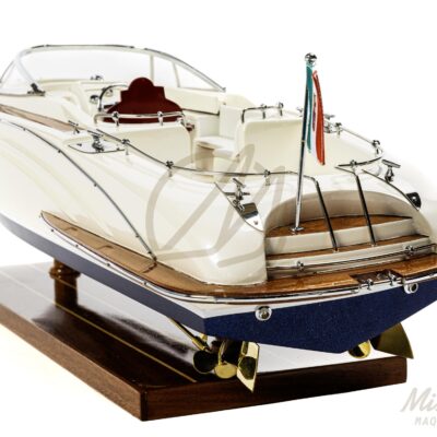 Maquette du Rima - Inspiré des Runabout Italiens des années 2010. Maquette de bateau en bois, finition haut de gamme - Vue arrière