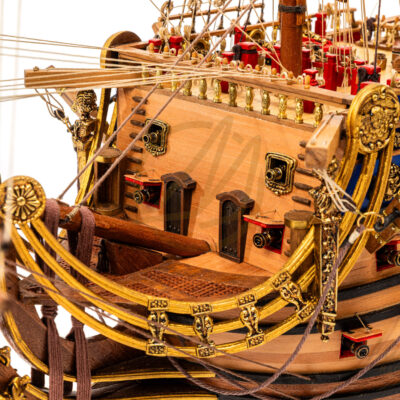 Maquette du Soleil Royal · Exemplaire Unique Décoratif - Maquette de Bateau en Bois déjà Montée.