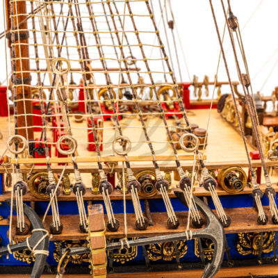 Maquette du Soleil Royal · Exemplaire Unique Décoratif - Maquette de Bateau en Bois déjà Montée.