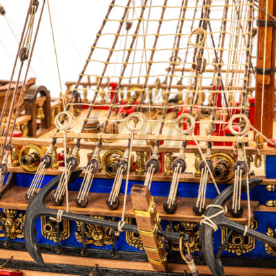 Maquette du Soleil Royal · Exemplaire Unique Décoratif - Maquette de Bateau en Bois déjà Montée.